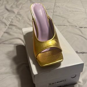 Women’s Gold heel Sandal, Brand New, Never worn